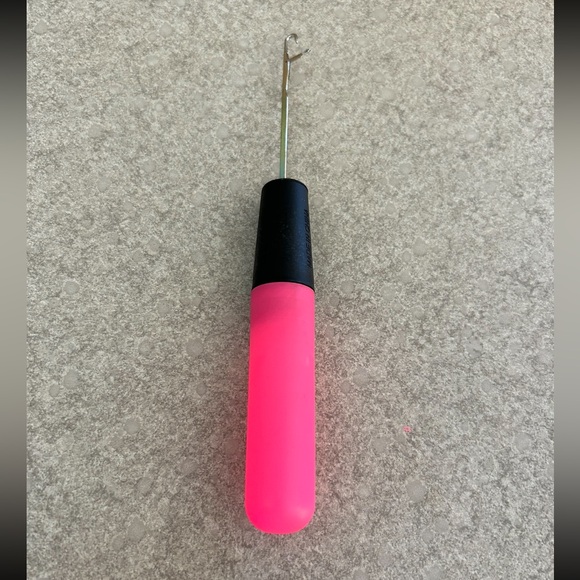 Latch Hook Crochet Needle Pink/ Black New - Picture 1 of 4